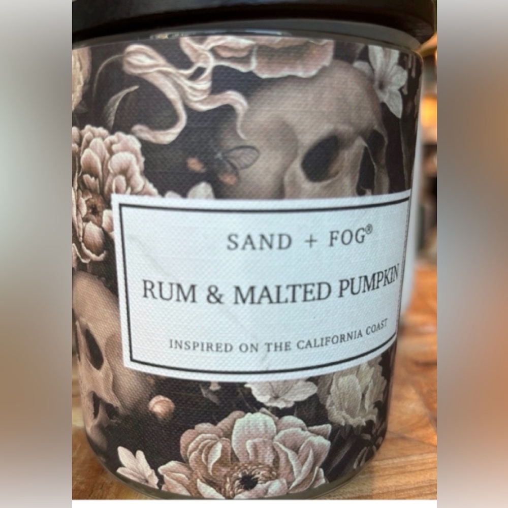 New 1 wick Sand + Fog Rum & Malted Pumpkin Scented Candle - Black Floral